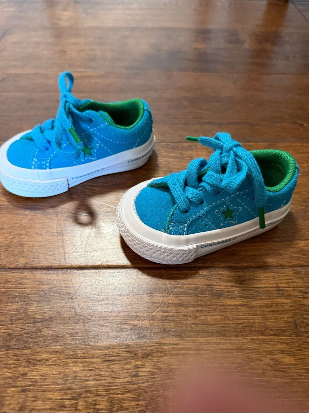 Converse Turquoise/Green One Star 2V OX Suede Sneakers, size 2